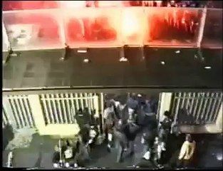 Télécharger la video: Italian hooligans vs ACAB!