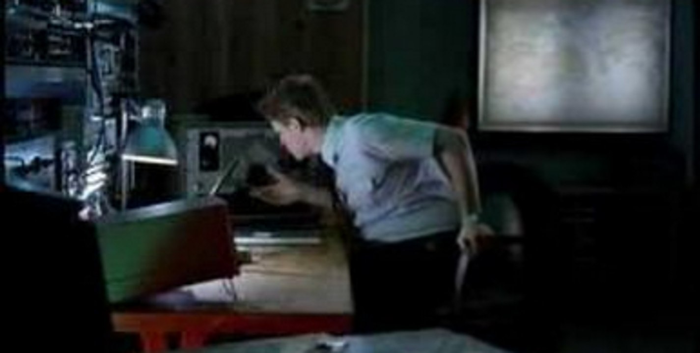 'We're Sinking!' - German Commercial Reminds You The Importance Of Learning English