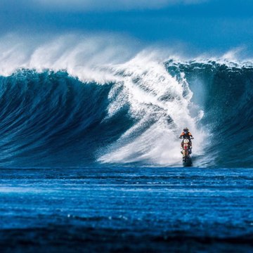 Robbie Maddison: Motorcyclist Rides Dirt Bike on Wave in 'Pipe Dream' Stunt [HD]