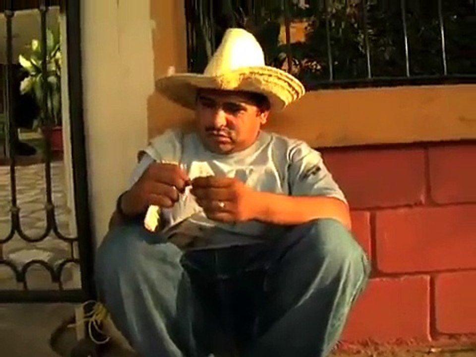 NNN AG AGAPITO LE PAGAN CON BILLETES DE MONOPOLIO