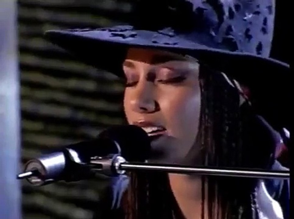 Alicia Keys   How Come You Don't Call Me Live @ Soul Train Lady Of Soul Awards 29 Aug 2001