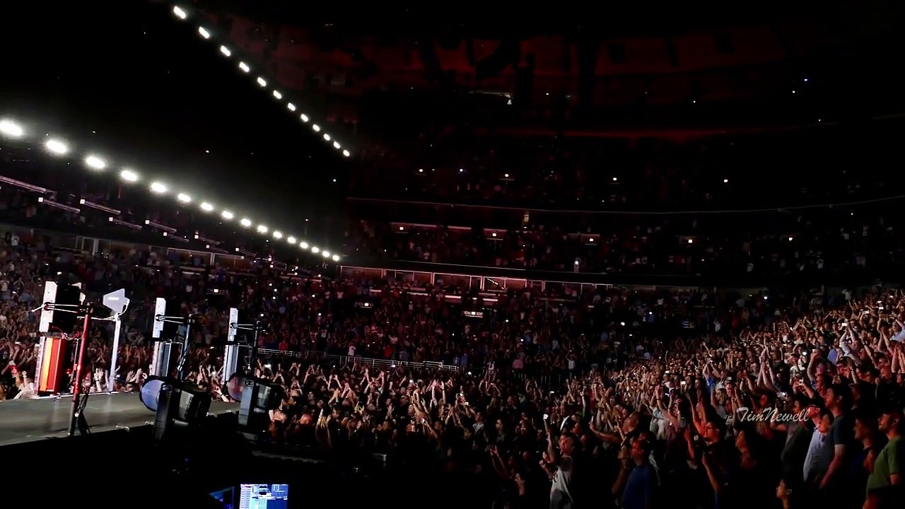 U2 / 4K / "Where the Streets Have No Name" (Live) / United Center, Chicago / June 24th, 2015