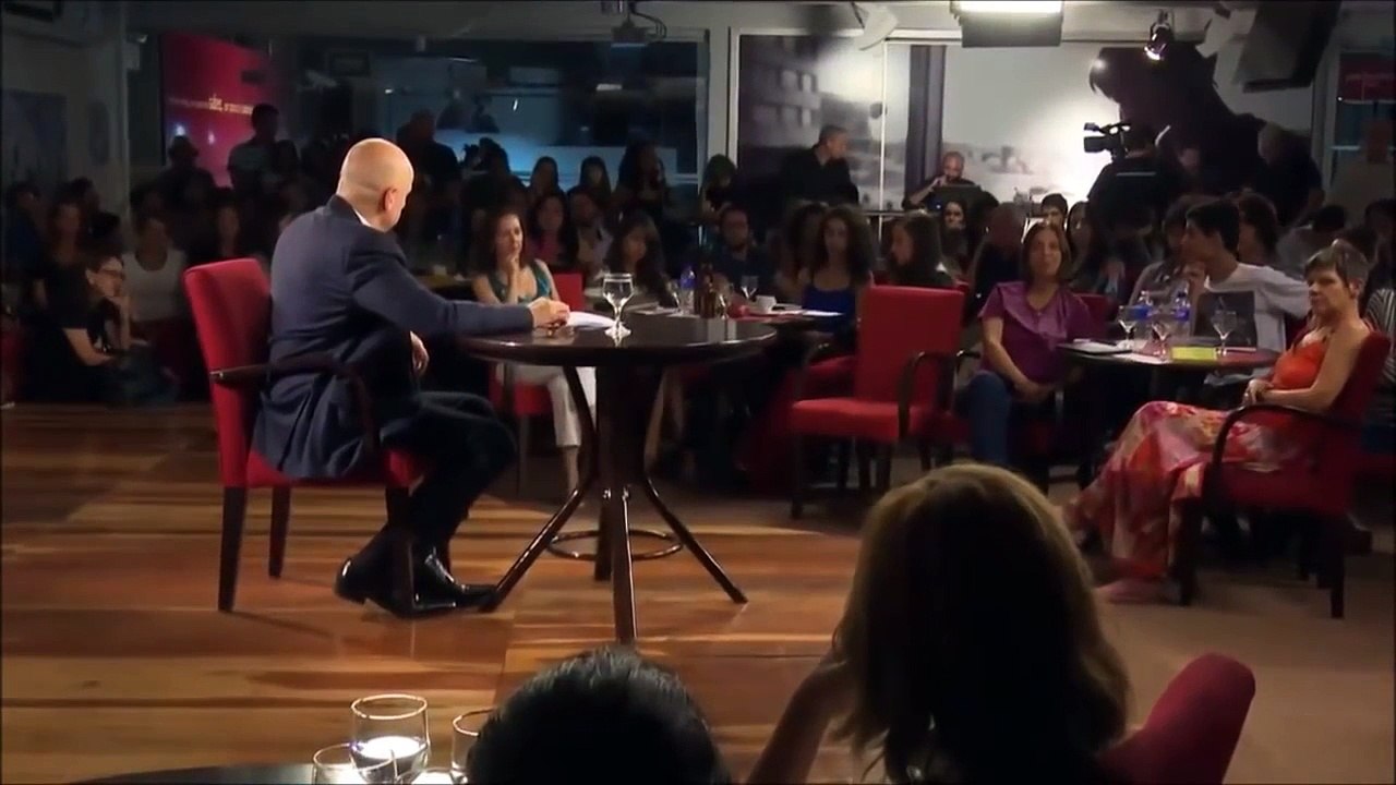 Leandro Karnal - As redes sociais potencializam o poder do "eu" ?