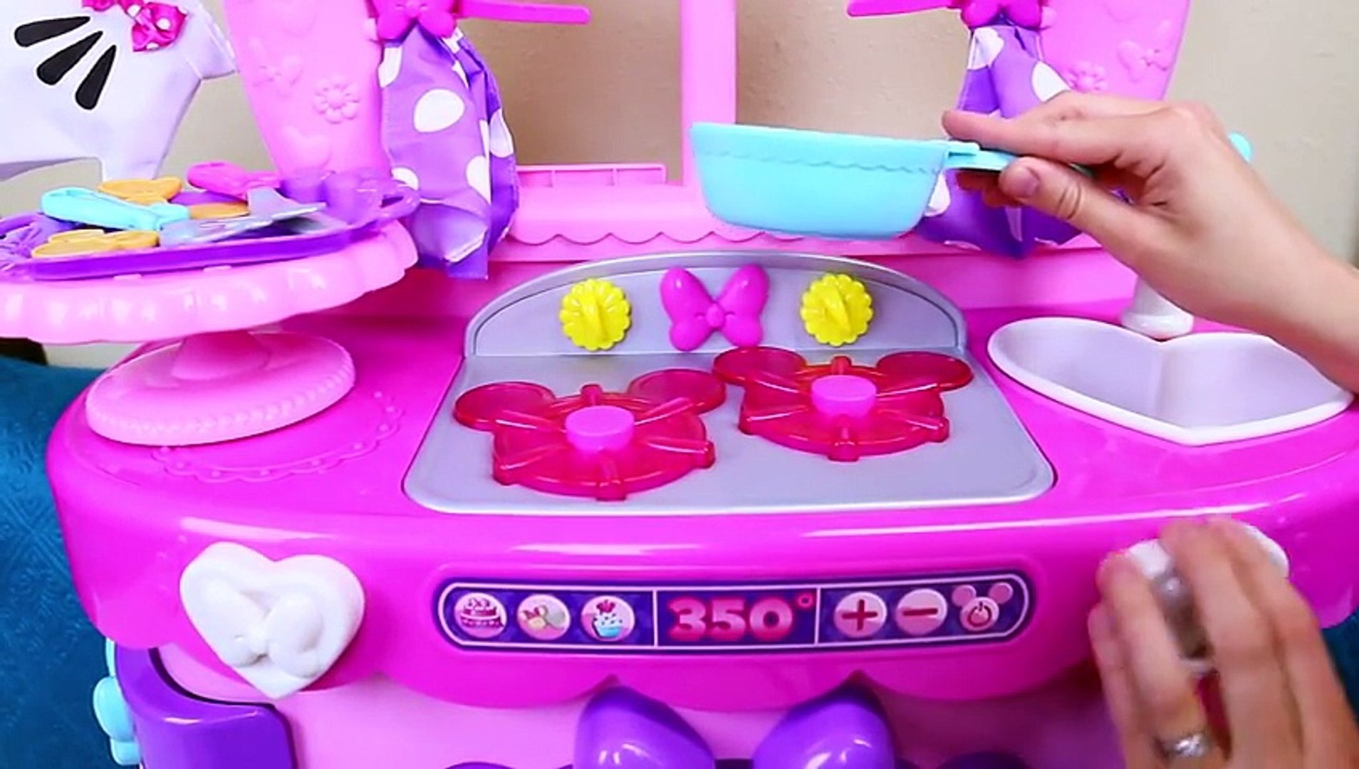 MINNIE MOUSE Sweet Surprises Play Kitchen + Play Doh Food Cooking &  Flipping NEW Toddler Set - Dailymotion Video