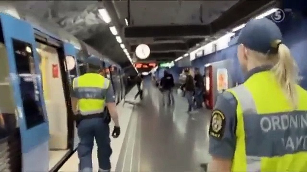 Killar i våldsamt bråk med ordningsvakter - Tunnelbanan