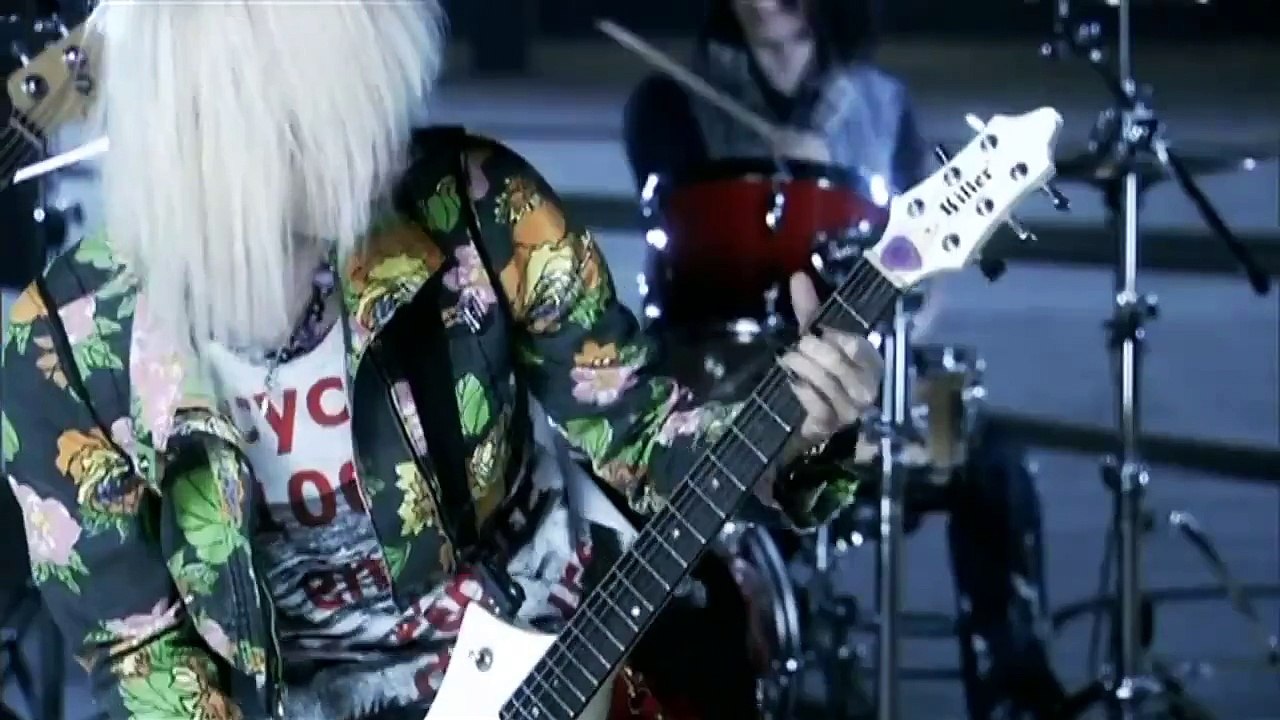 An Cafe Snow scene (Sub Español) HD