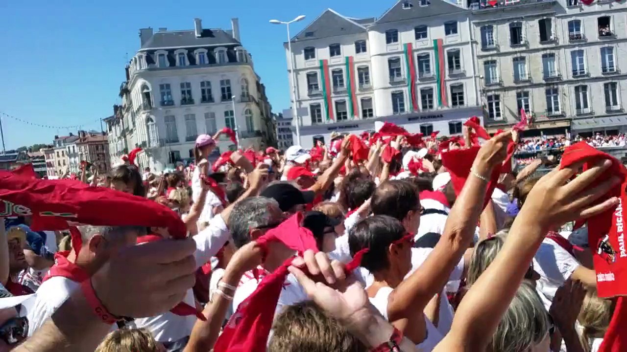Fêtes de Bayonne   2015  le 2 aout  le  lever du roi Léon