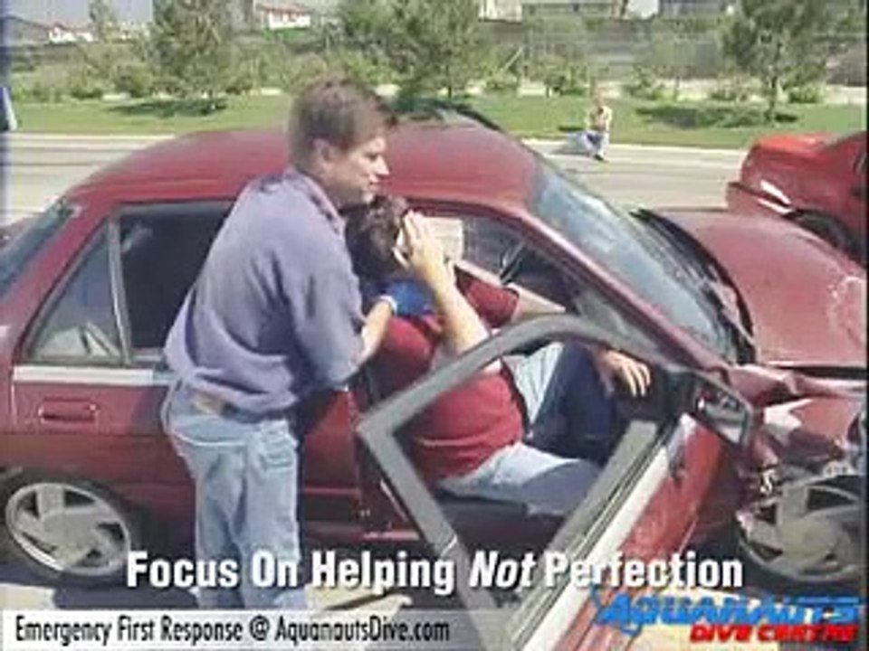 PADI Emergency First Response CPR, First Aid, AED at Aquanauts Pattaya Thailand.flv