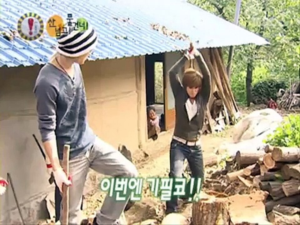 DBSK funny (with the Junsu's butt!)