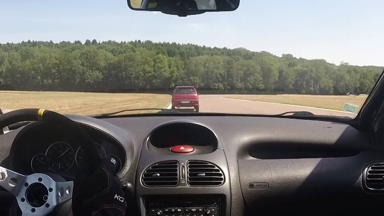 Les Ecuyers 02 aout 2015_106 leve la patte