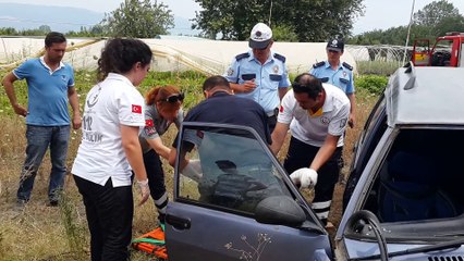 Otomobil elektrik direğine çarptı: 1 yaralı