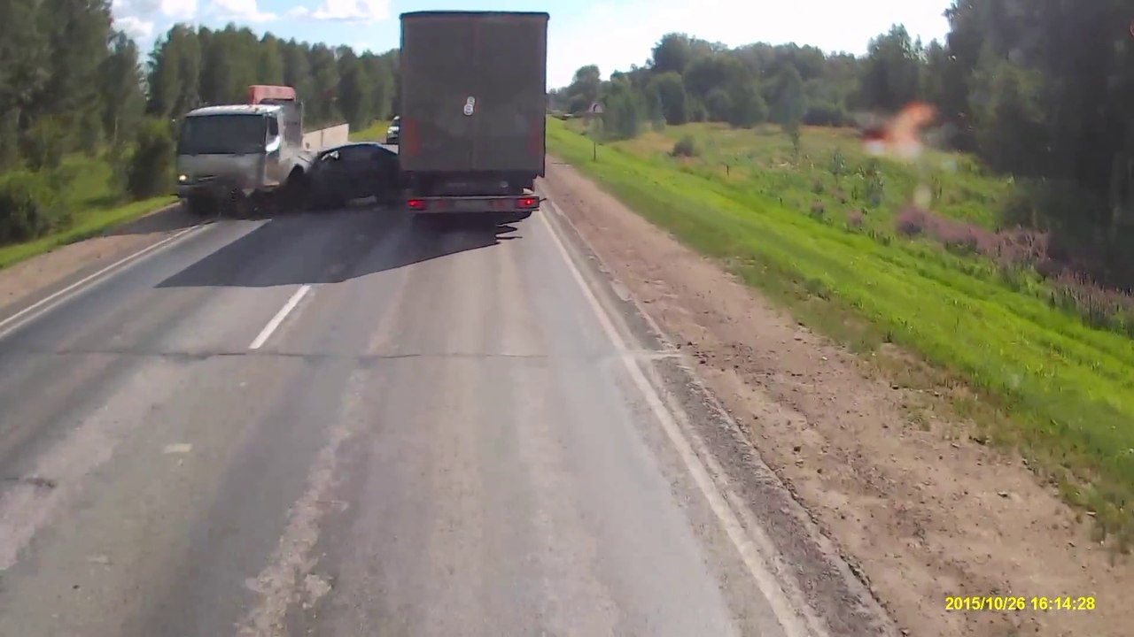 Il double alors qu'il n'aurait pas du - Accident violent en russie