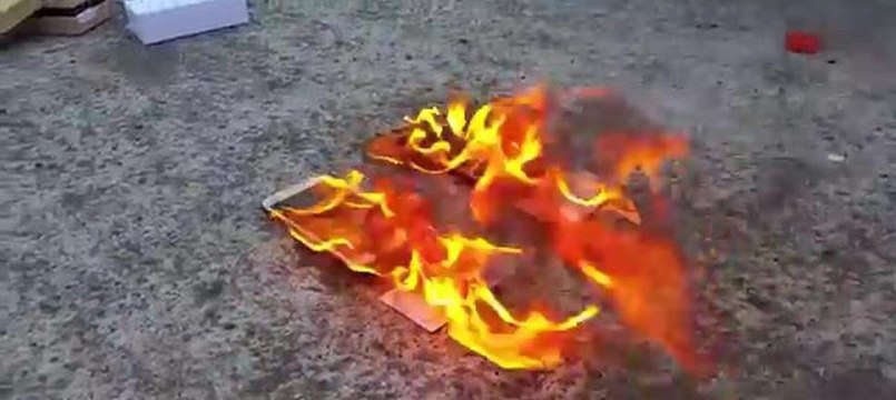 Apple iPhone 6 ve Samsung Galaxy S5 yanma testi