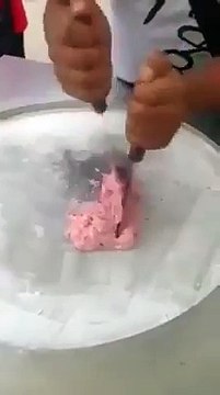 How ice cream is made in thailand is daffaa maa thai land maaa Insha Allah yeee zaroor try karon gaaa