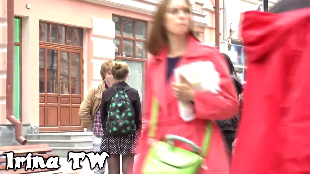 Наглая девушка хочет на улице 2015  Пранк  Prank  Pranks 2015