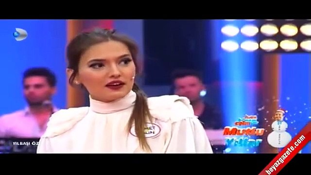 Demet Akalın Okan Kurt'la tanışma hikayesini anlattı - Ben Bilmem Eşim Bilir 2015 Yılbaşı