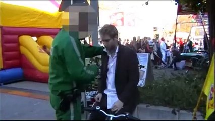 Besoffener Idiot bedroht Polizisten mit Vibrator | Dildo vs. Polizei