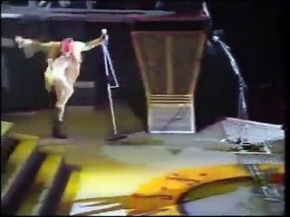 15 MINUTES OF AXL ROSE ASKING FOR REGGAE