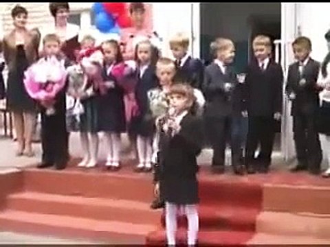 Мальчик танцует и не может сдержатся, 1 сентября, танцор диско )))