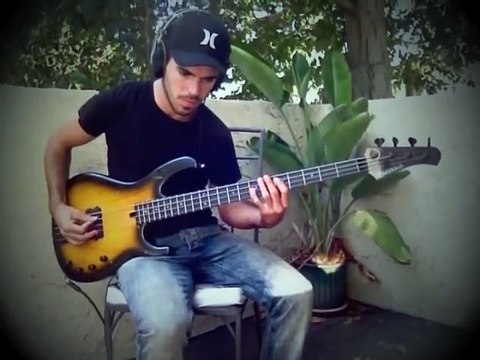 Miki Santamaria - Fingerstyle Bass Solo [Modulus Flea Bass Funk Unlimited]