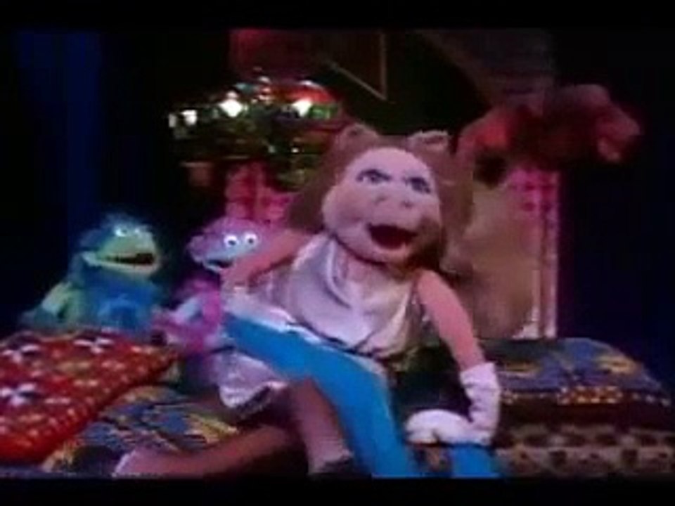 Miss Piggy -  What Now My Lovepampampam (The Muppets Show)