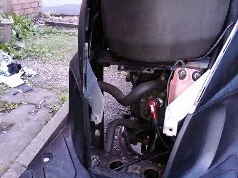 Piaggio NRG Tuning Day 4 - How to Change Spark Plug