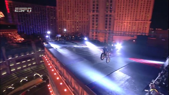 Robbie Maddison nouvel an 2008 - Arc de Triomphe Las Vegas