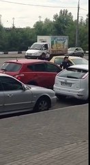 В Киеве женщина прокатила полицейского на капоте из-за неправильной парковки
