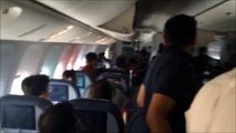 No AC in PIA Airplane and Some Passengers Lost Conscious.. Check out the Reaction of Passengers