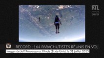 Record : 164 parachutistes se réunissent en plein vol