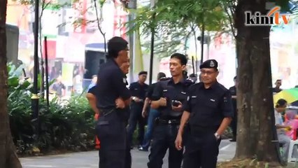 Himpunan #TangkapNajib: Lebih ramai polis dari peserta