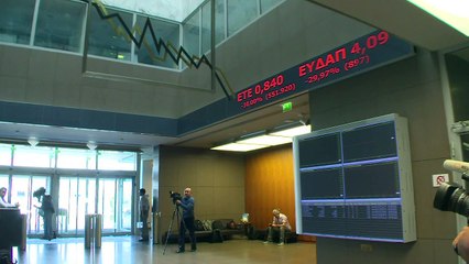 Bolsa de Atenas perde 22% na reabertura após 5 semanas