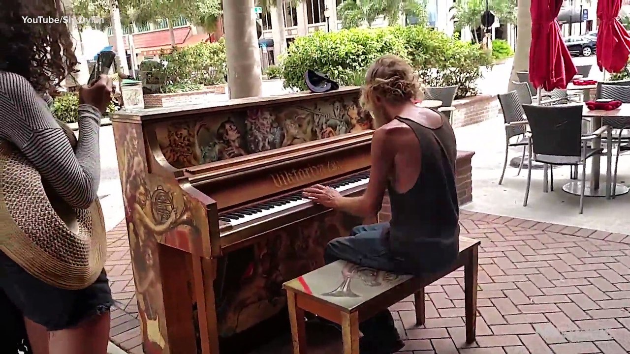 Homeless Florida man is playing piano on the streets, and he's a total natural