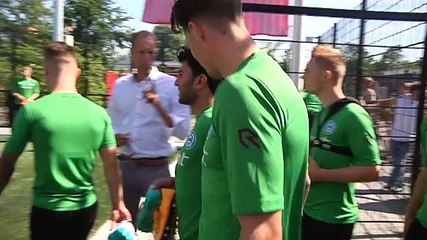 Tom Hiariej is blij met nieuwe trainingsvelden: Nu de resultaten nog - RTV Noord