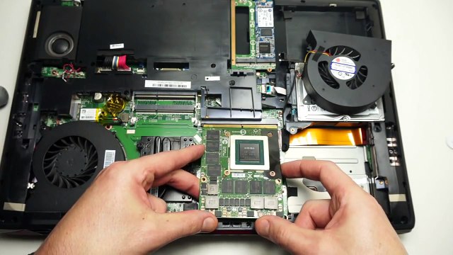 [Cowcot TV] Changement de GPU Kit d'Upgrade MSI MXM sur GT72 Dominator Nvidia GTX 880M.980M