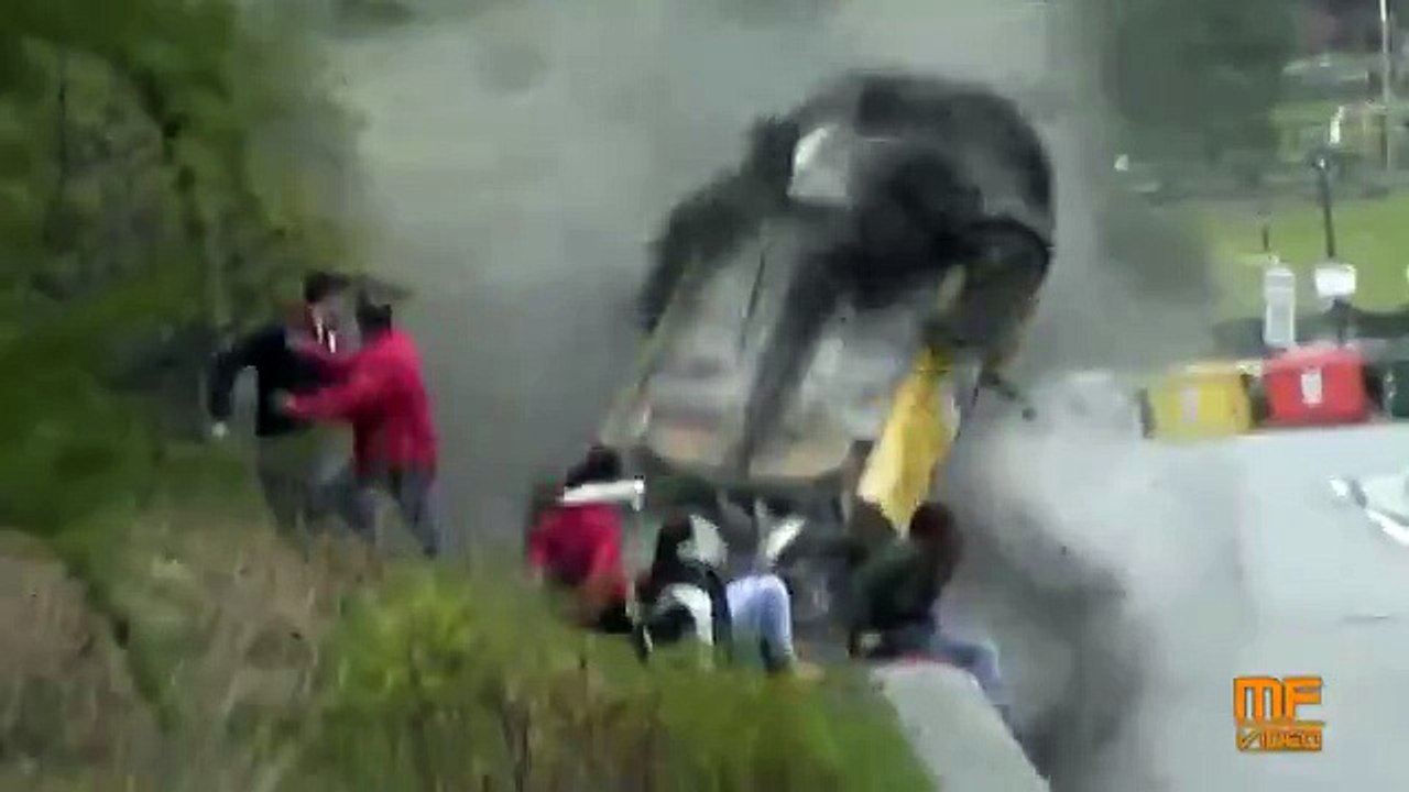 Incredibly, no one was hurt!/Невероятно, но никто не пострадал!