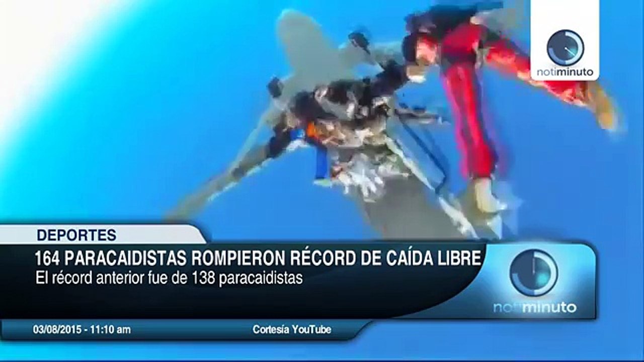 Mira cómo 164 paracaidistas establecen récord de formación al aire libre
