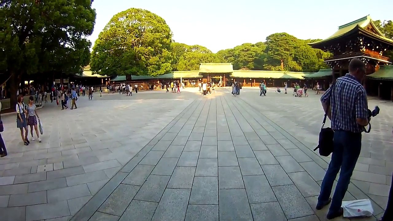 [Cowcot TV] TGS 2013 : Tour dans le Sanctuaire Menji Jingû