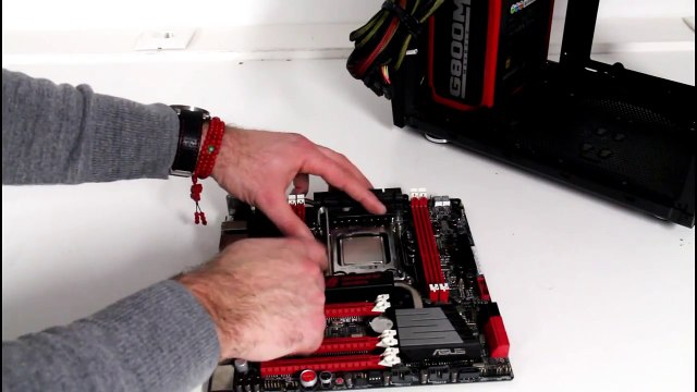 [Cowcot TV] Montage configuration BitFénix Colossus M