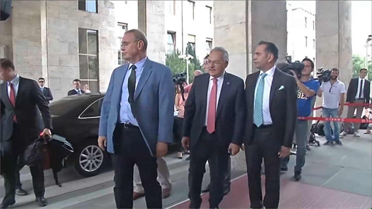 "العدالة والتنمية" و"الشعب الجمهوري" يبحثان تشكيل حكومة بتركيا