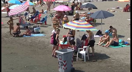 Napoli - I napoletani a mappatella beach (14.07.15)