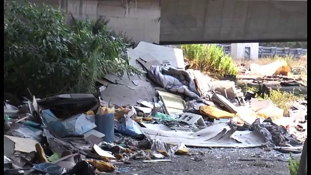 Napoli - Il M5S sulla discarica di via De Roberto (10.07.15)