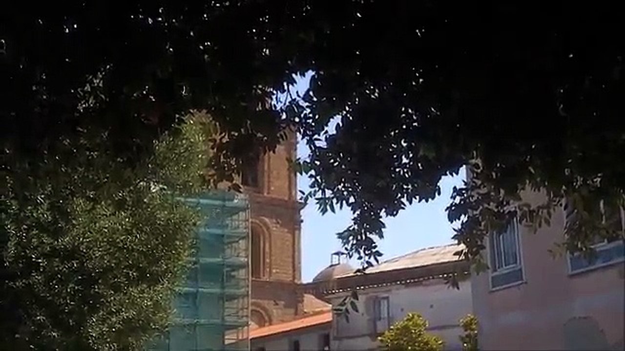 Aversa (CE) - La Città è sporca, di chi è la colpa? (03.07.15)