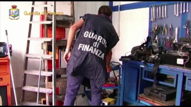 Frattaminore (NA) - Stamperia clandestina, trovati 9 milioni di euro falsi: 3 arresti (03.07.15)