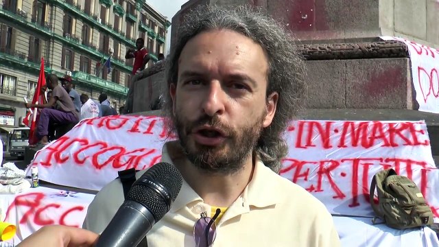 Napoli - Gli immigrati protestano: Trattati come animali, vogliamo libertà (09.07.15)