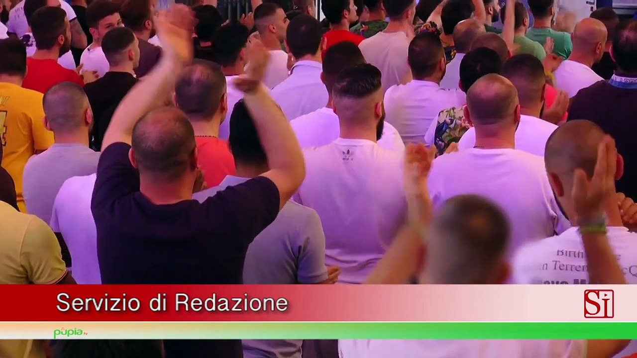 Napoli - Clementino canta per i detenuti: "Una mezz'ora di sorrisi" (01.07.15)