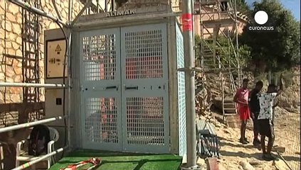 Polemica sulla spiaggia privatizzata, il re saudita abbandona la Francia