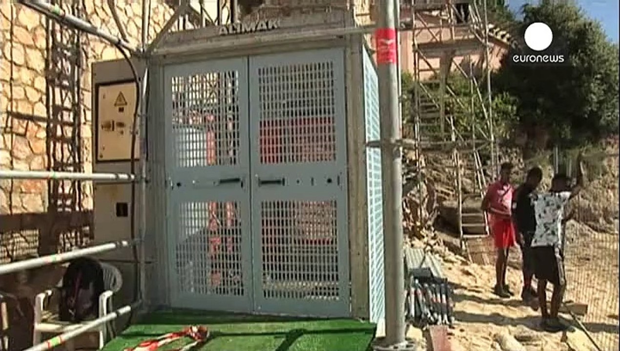 Polemica sulla spiaggia privatizzata, il re saudita abbandona la Francia