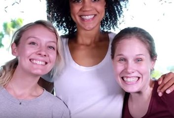 Humor: 14 problemas que experimentan las mujeres altas