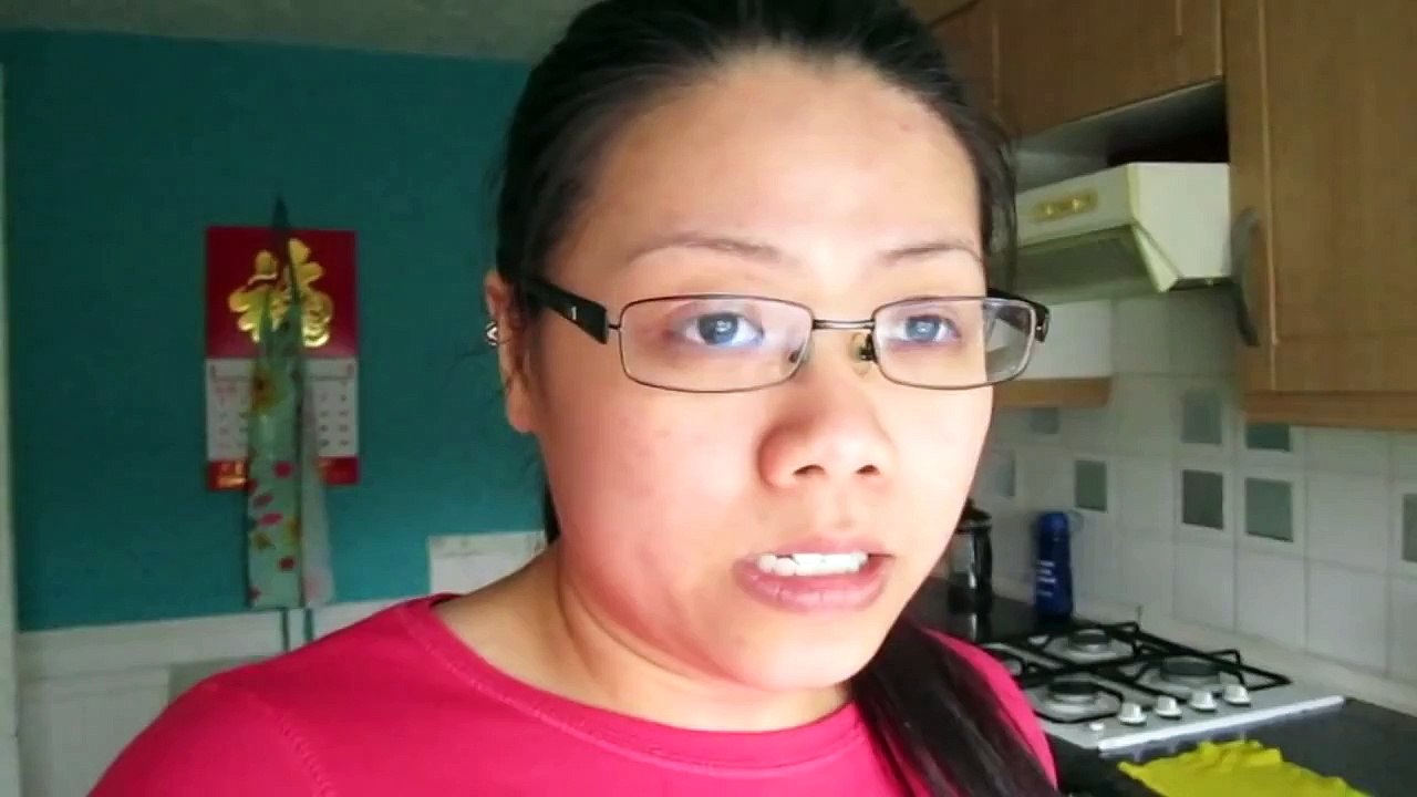 GIRL FUNNY SNEEZING!! (27.10.11 - Day 271)